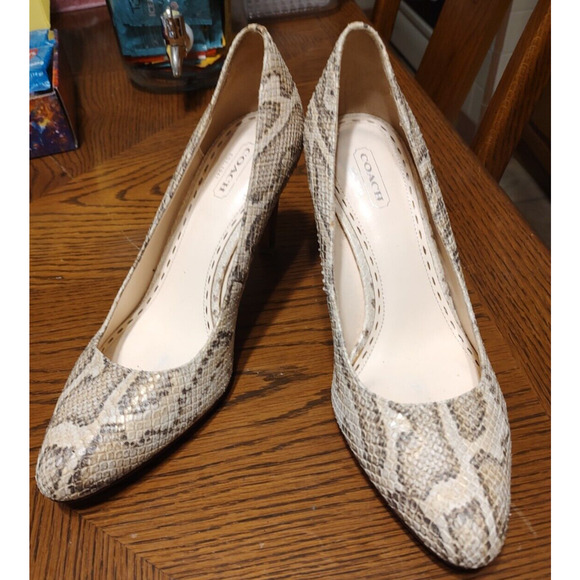 COACH Snakeskin Textured Leather Pumps Heels Size 8.5 B EUC - Picture 2 of 6